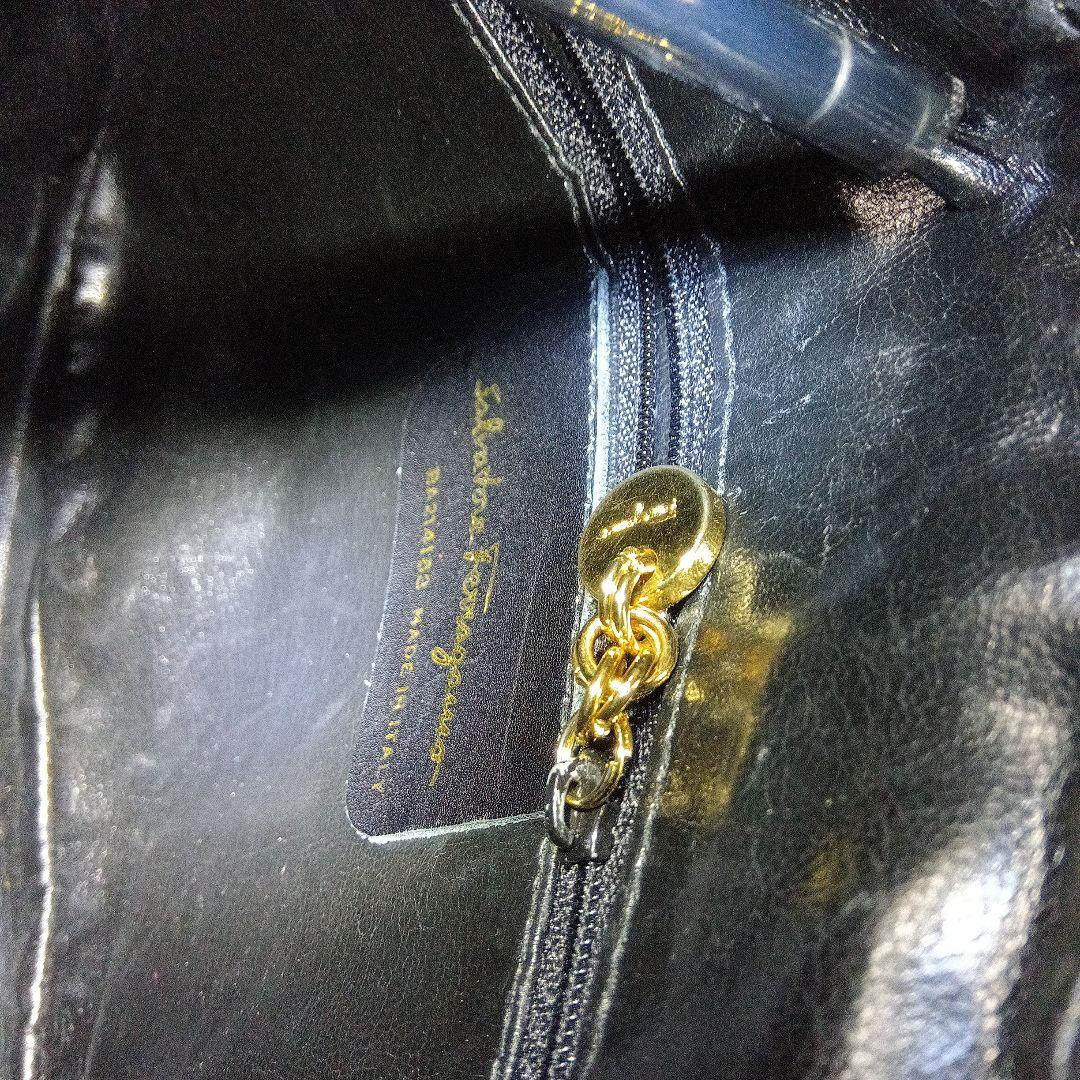 サルバトーレ フェラガモ クロコダイル型押しショルダーバッグ サルバトーレ フェラガモ クロコダイル型押しショルダーバッグ