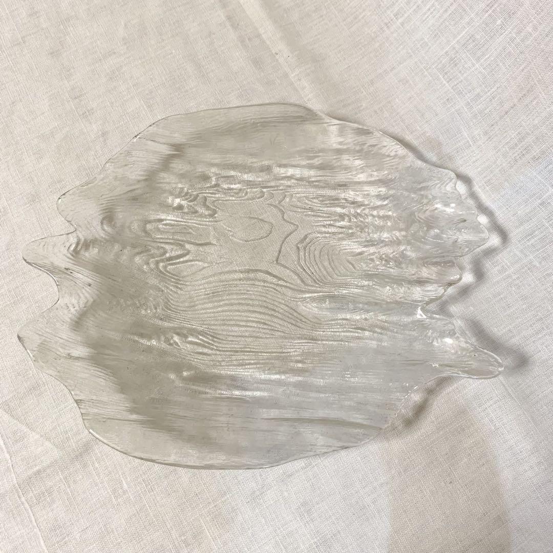❤️月火発送❤️セール価格❤️⭐️ガラスの平皿⭐️大きめ波形 波状デザイン 約30cm