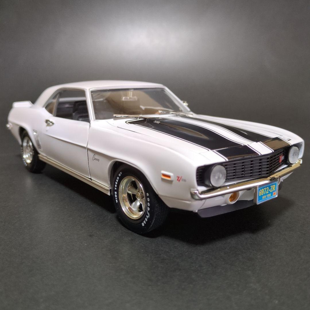 1/18ミニカー　CAMARO Z28