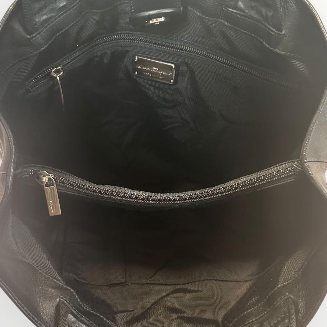 美品❣️ サルバトーレ フェラガモ ハンドバッグ トート ヴァラ リボン レザー 美品❣️ サルバトーレ フェラガモ ハンドバッグ トート ヴァラ リボン レザー