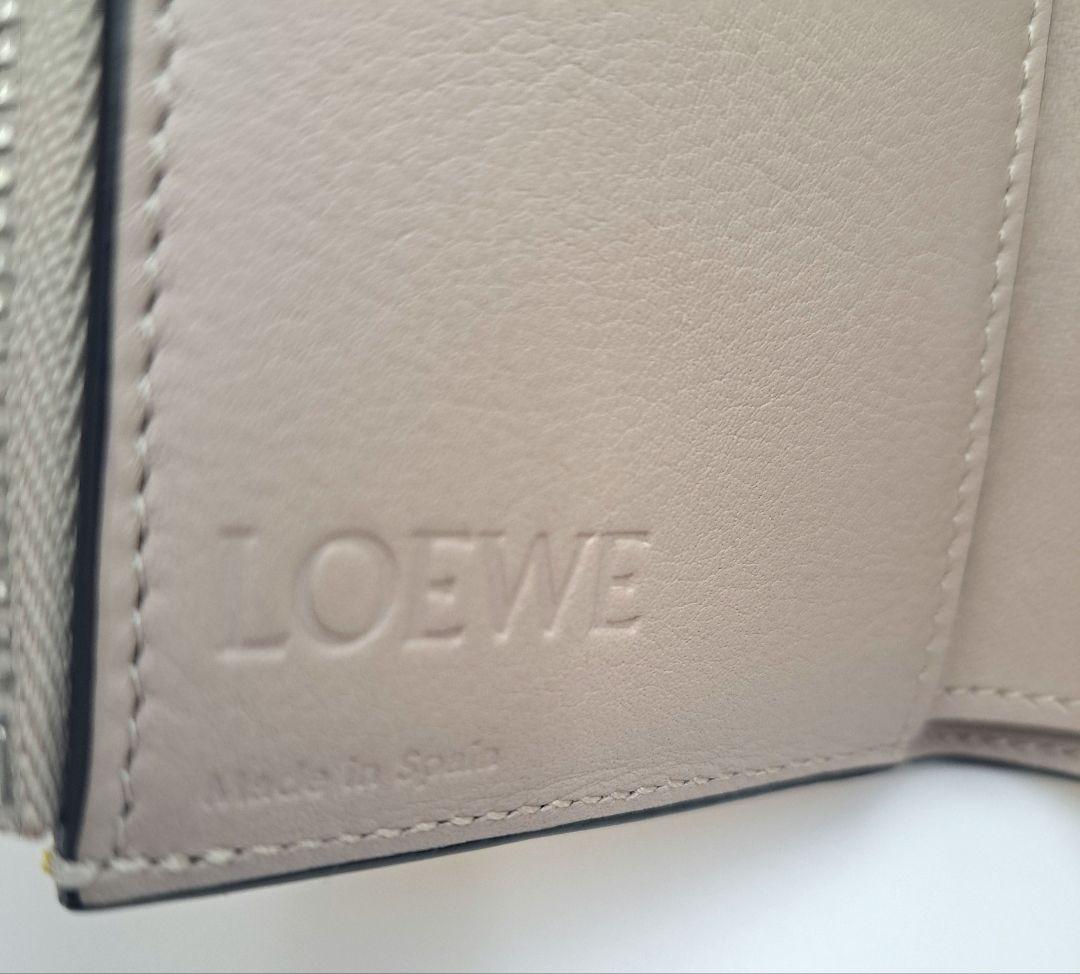 LOEWE　ロエベ　バーティカルウォレット　三つ折り財布