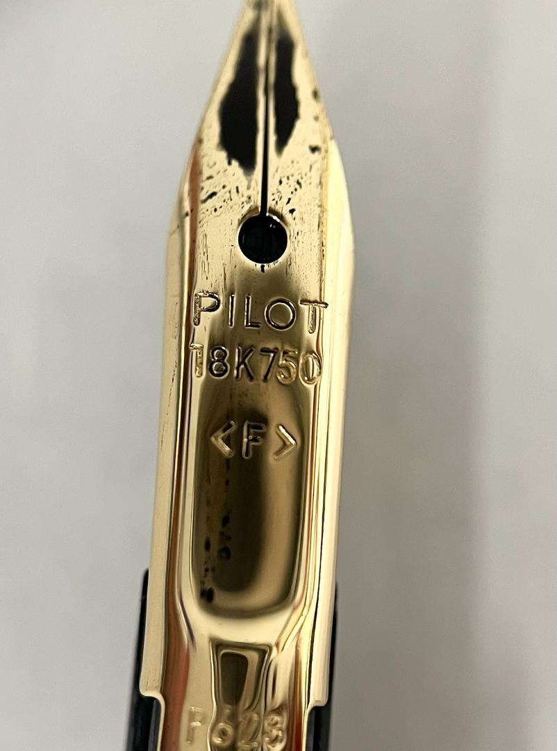 PILOT　パイロット　万年筆　ノック式　ブラック　ゴールド　細字