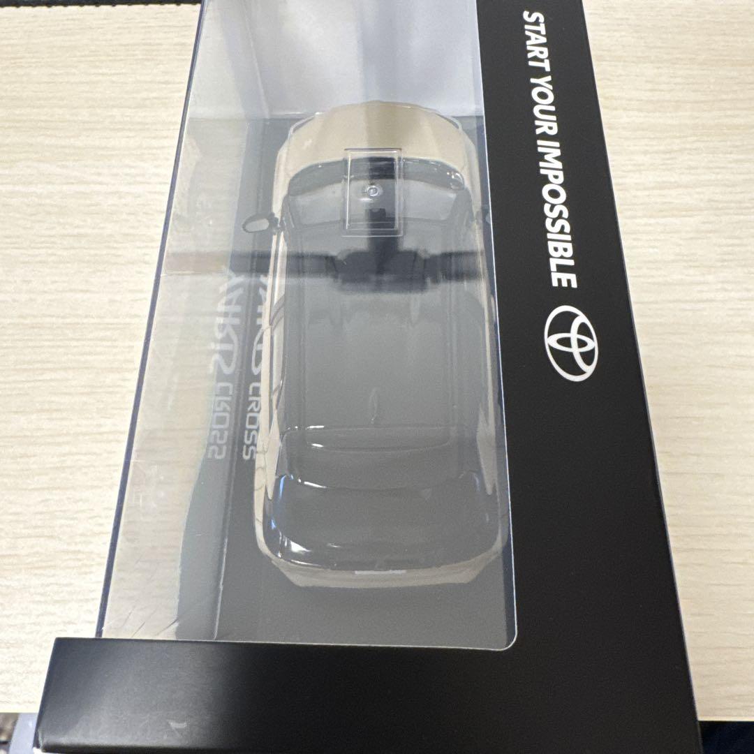 トヨタ　ヤリスクロス　1/30 ミニカー　カラーサンプル