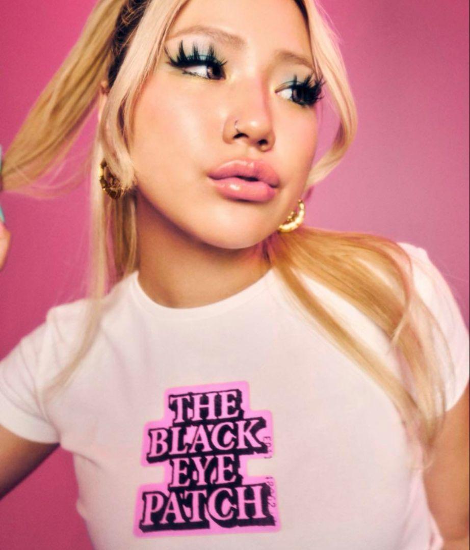 Black Eye Patch × moussy BABY TEE WHITE MOUSSY black eye patch baby tee (white)