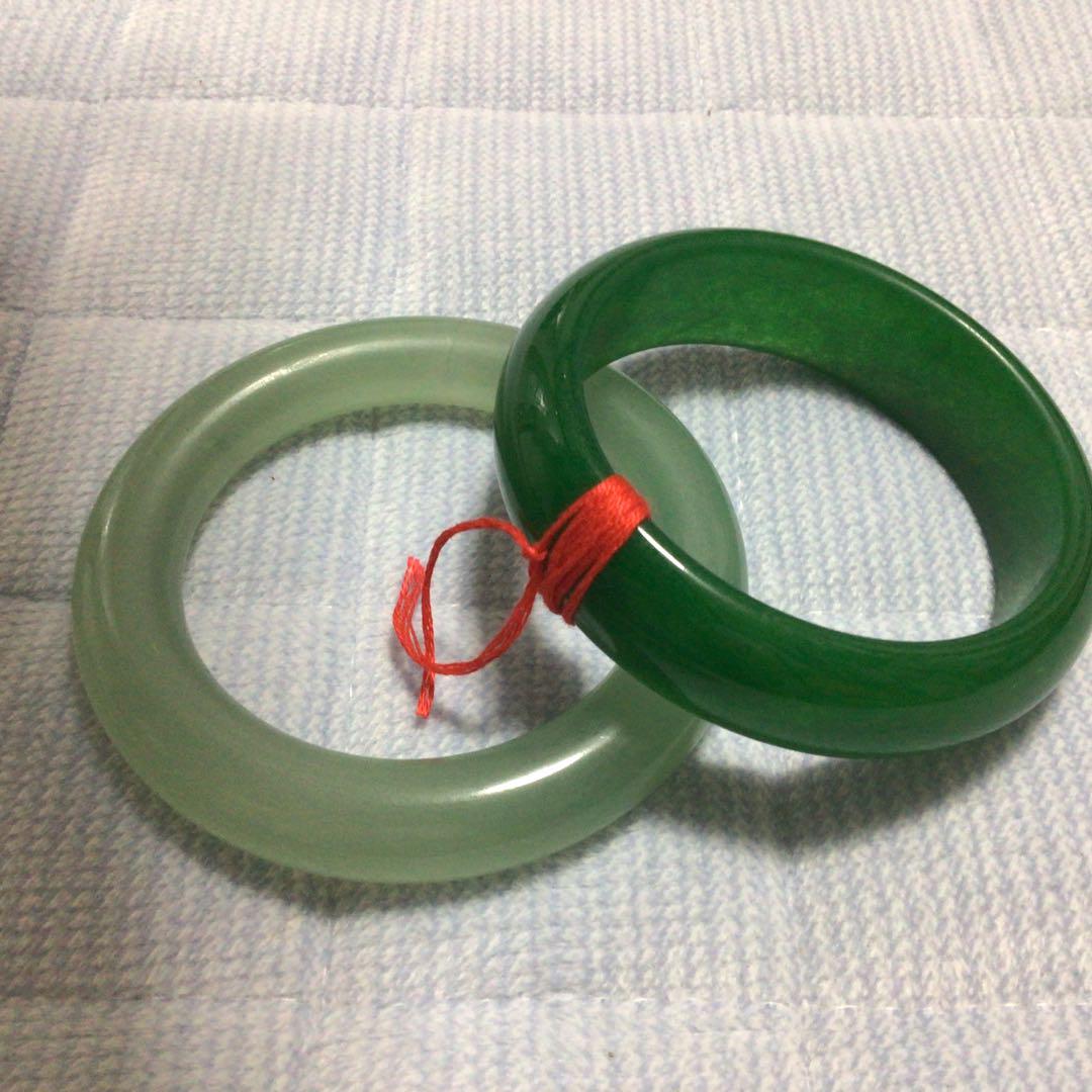 翡翠 バングル 2個セット 緑色と透明 限定セール アクセサリー 翡翠 バングル 2個セット 緑色と透明 限定セール アクセサリー