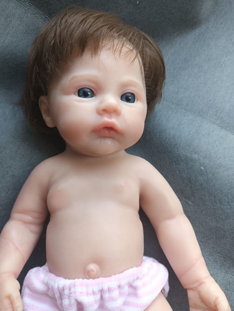 新品未使用　フワフワの髪がかわいいフルシリコンリボーンドール