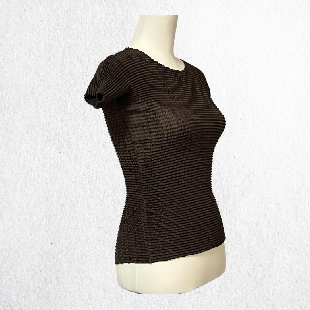 ISSEY MIYAKE 半袖プリーツ加工　カットソー ISSEY MIYAKE PLEATS T. 半袖 プリーツ カットソー - メルカリ