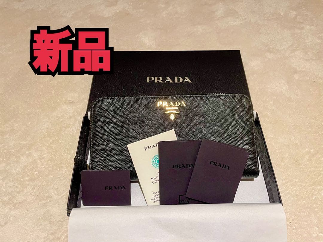 PRADA 新品 ブラックレザー長財布　レディース小物