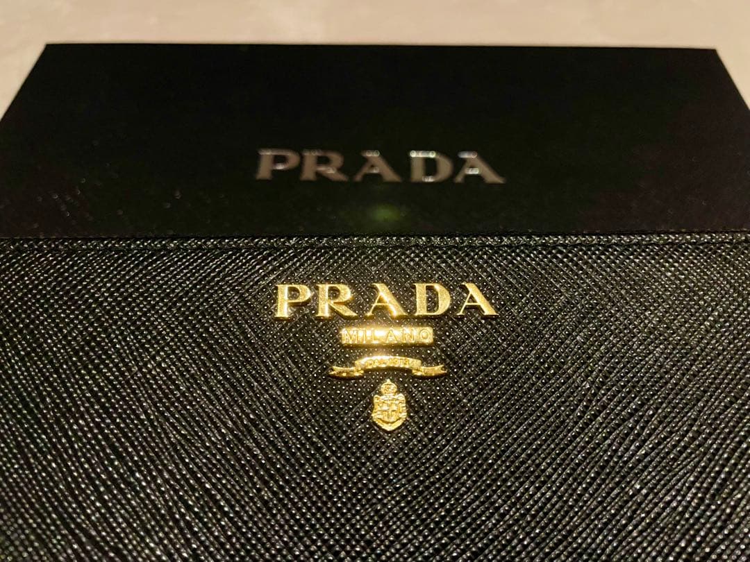PRADA 新品 ブラックレザー長財布　レディース