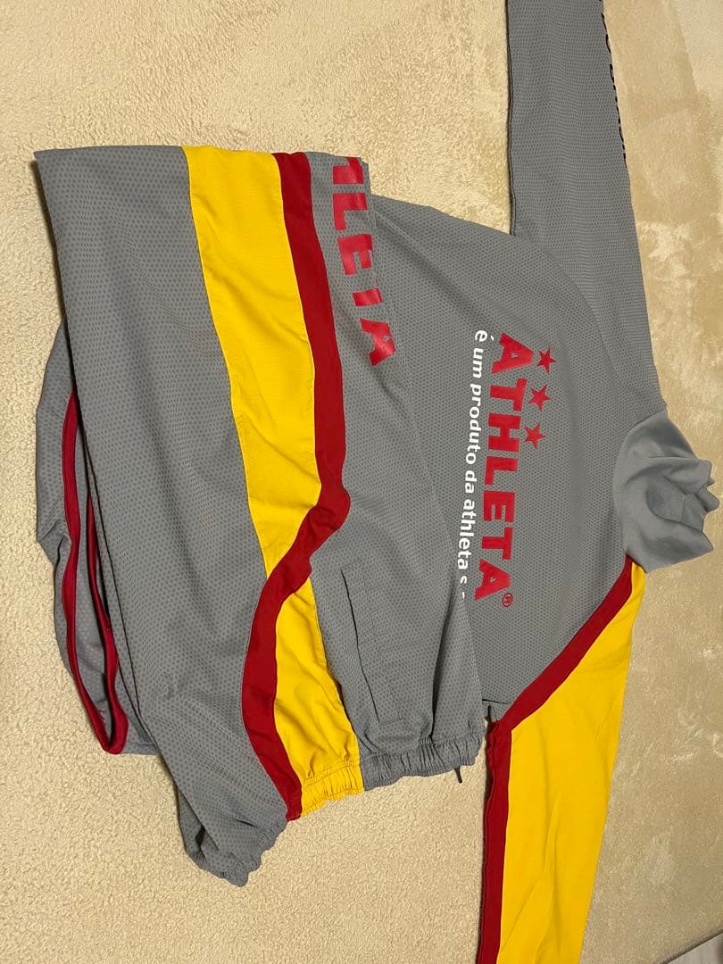 ATHLETA ピステ上下 グレー/イエロー/レッド