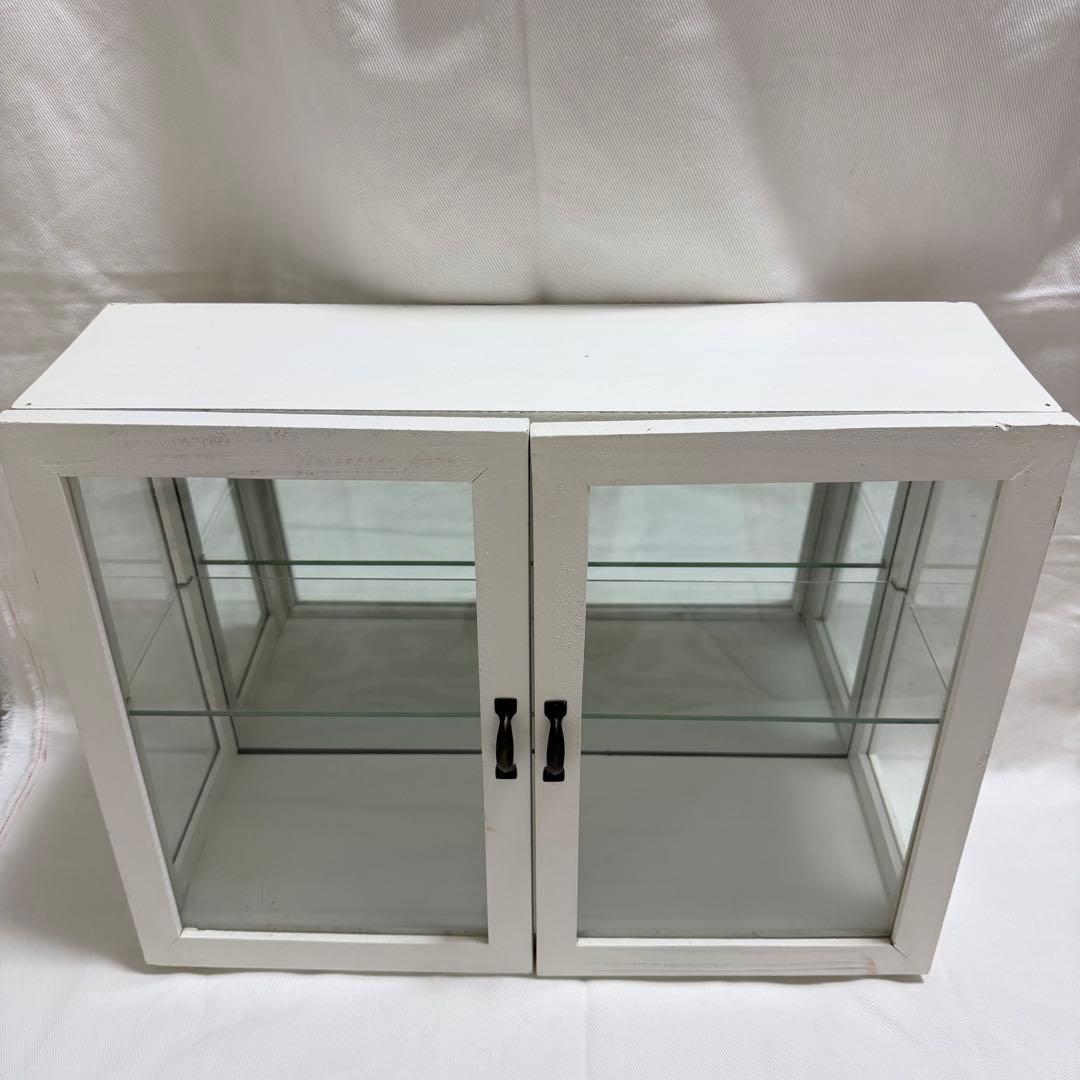 ガラスキャビネット アンティーク調 背面ミラー