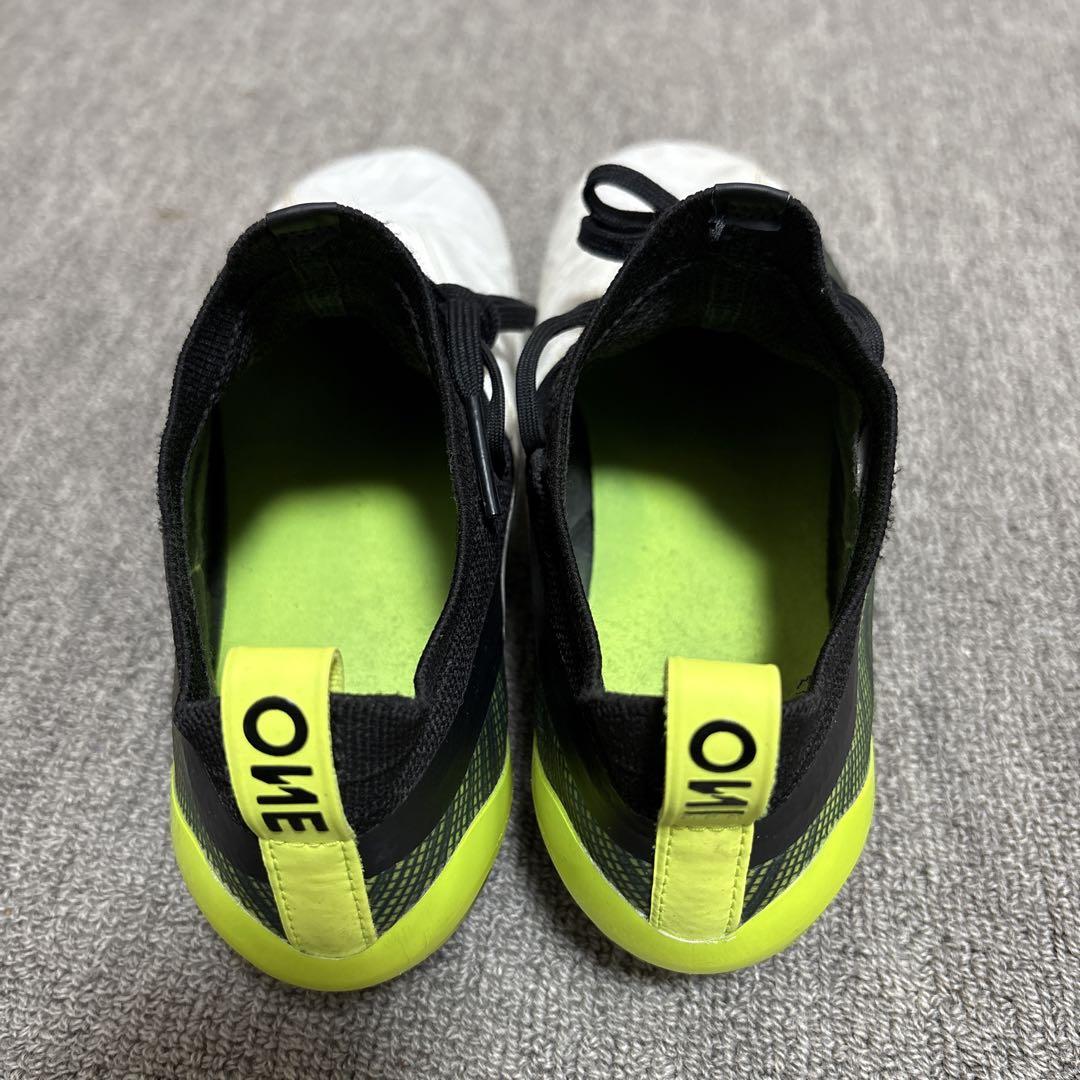 特売 PUMA ONE サッカーシューズ ホワイト/ブラック/イエロー シューズ