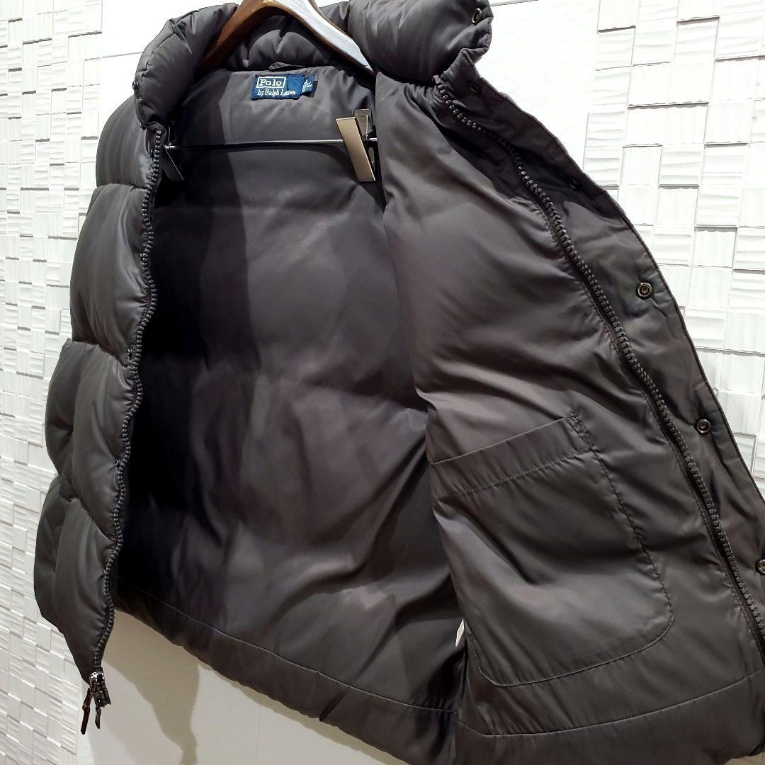 グレー