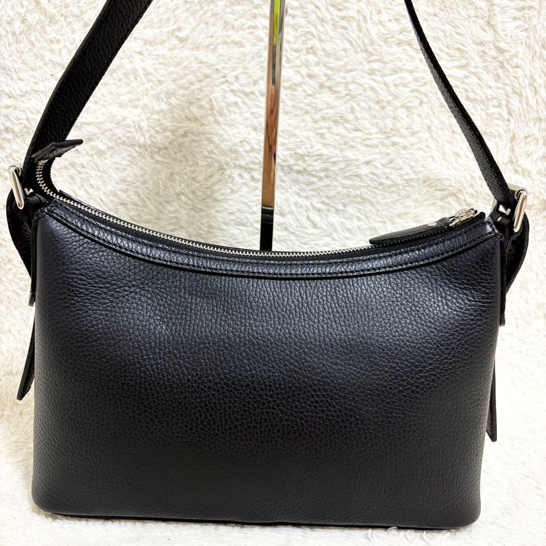 バーバリー ショルダーバッグ ノバチェック 型押しロゴ シルバー金具 レザー 黒 ☆美品☆バーバリーワンショルダー 裏地ノバチェック ロゴ型押し