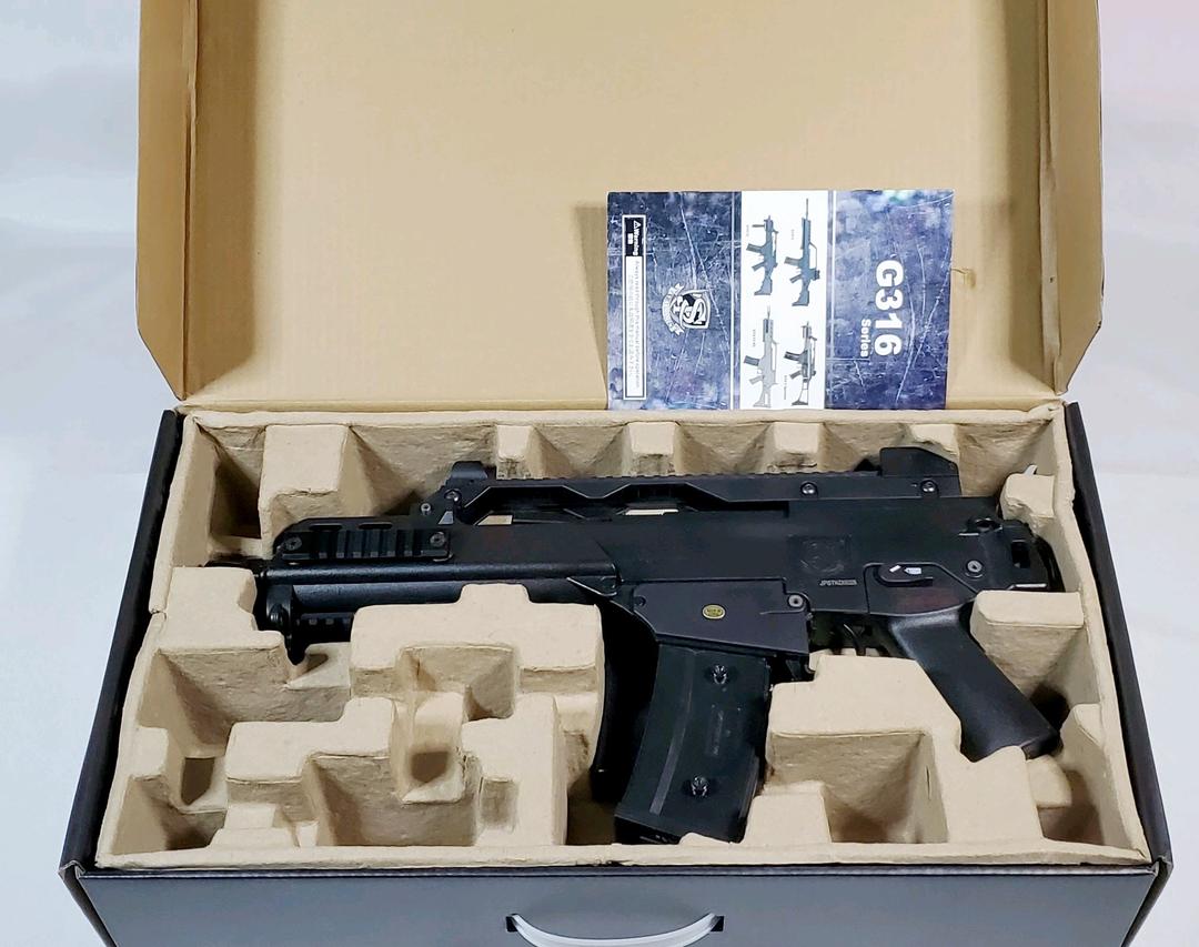 動作確認済！S&T 電動ガンG36C 電動ガン ホロサイト バッテリー×2等付き S&T G36C Competition 電動ガン Pink 【バッテリー＆充電器つき