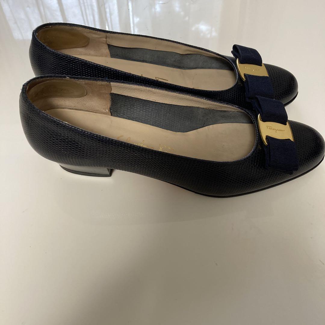 Salvatore Ferragamo ネイビー ローファー