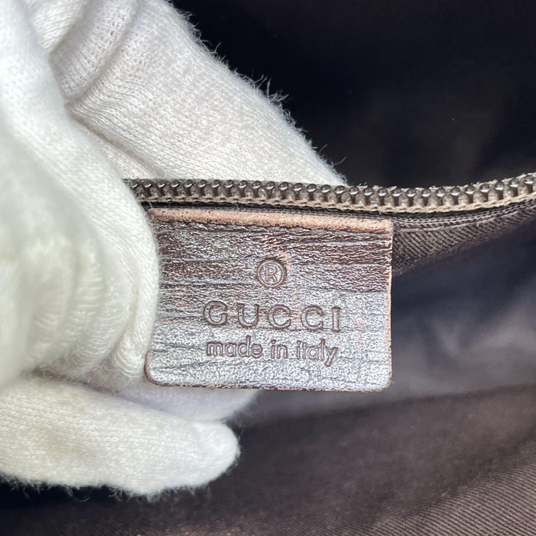 【美品】グッチ ショルダーバッグ 斜め掛け GGスプリーム ロゴ入り 男女可能