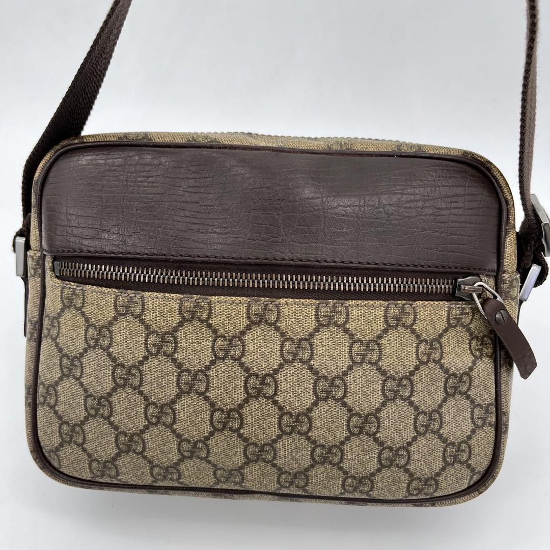 【美品】グッチ ショルダーバッグ 斜め掛け GGスプリーム ロゴ入り 男女可能
