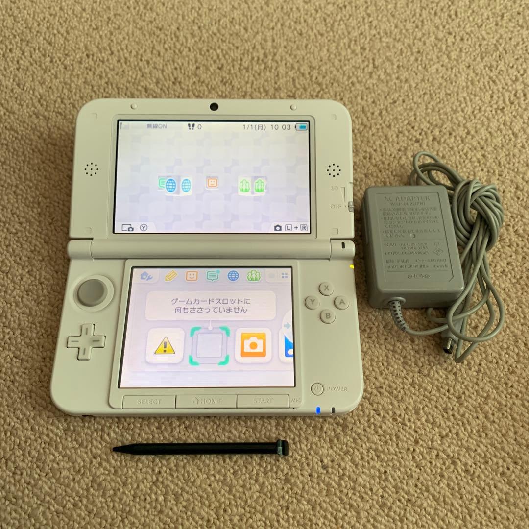 液晶 ニンテンドー3DS LL ホワイト目立った傷や汚れなし