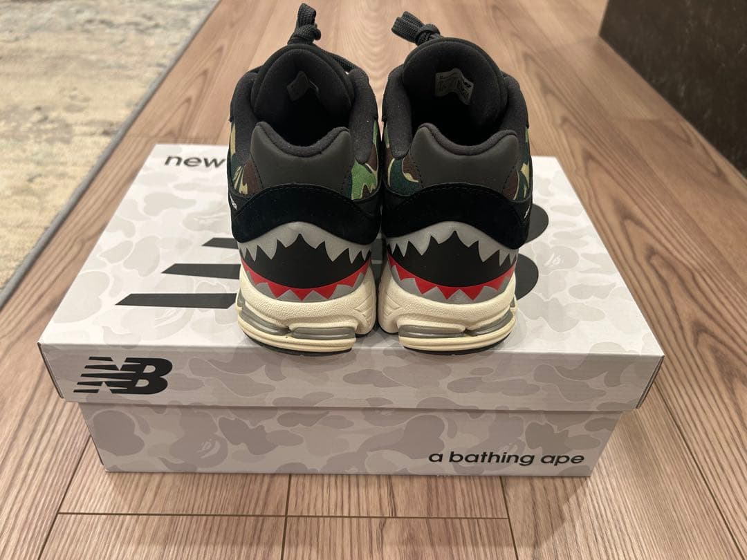 【美品】A BATHING APE®︎ × New Balance 2002R
