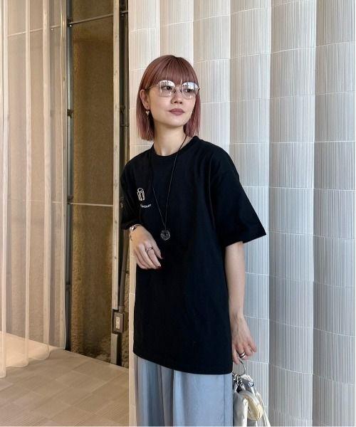 Ameri♡ SIDE EMBROIDERY OVER LOGO TEE