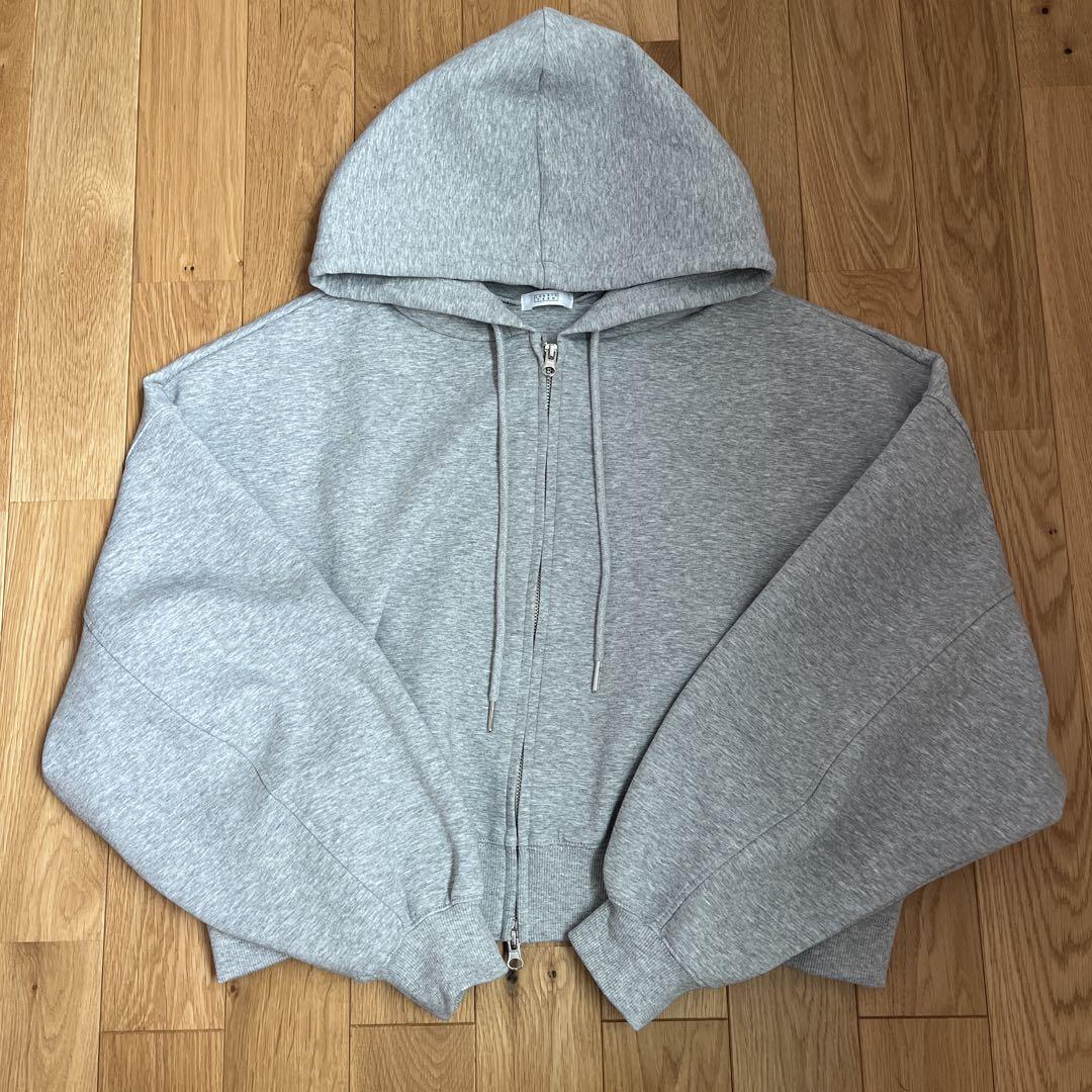 ローリーズファーム　ショートZIPフーディ