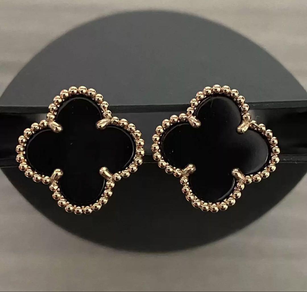 Van Cleef & Arpels クローバー型ピアス銀針1.5cm