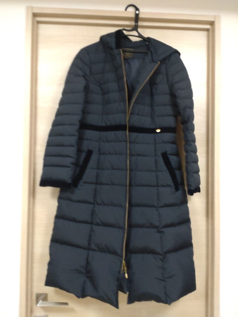 フード付きネイビー長袖ダウンジャケット