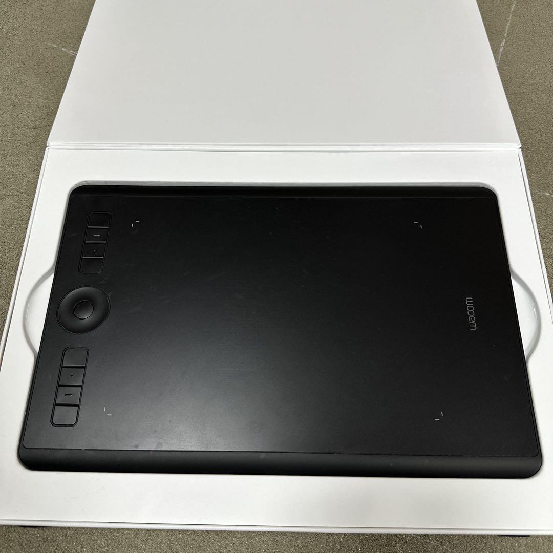 Wacom Intuos Pro Mサイズ 本体・付属品　PTH-660
