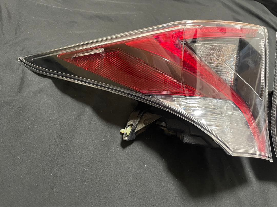 最も優遇 50プリウス テールランプユニット 上部のみ