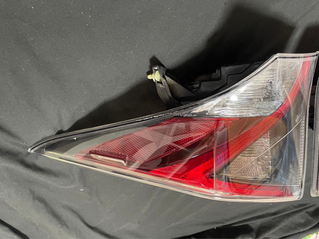 最も優遇 50プリウス テールランプユニット 上部のみ