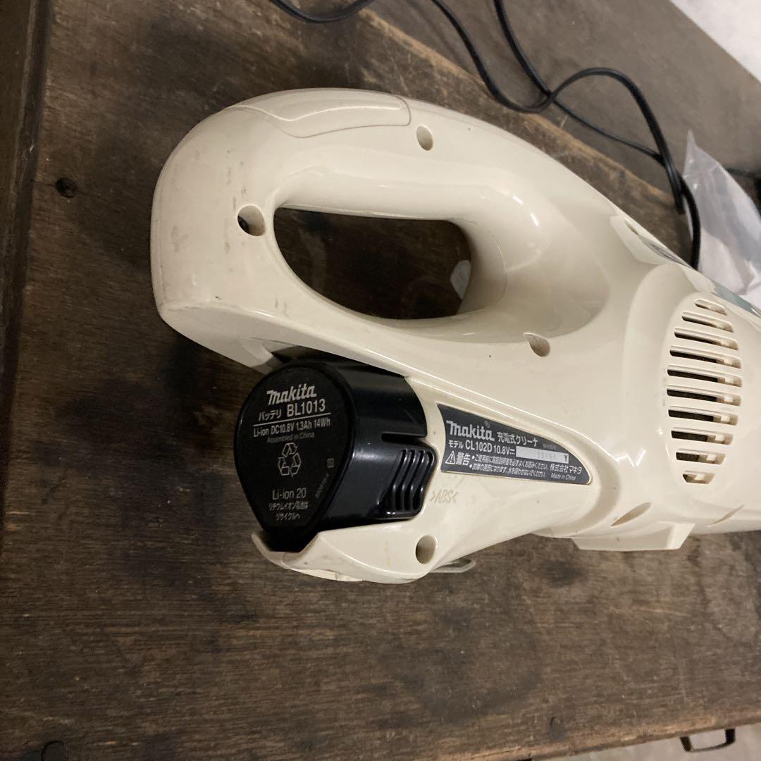 Makita マキタ コードレスクリーナー CL102D バッテリーと充電器付き