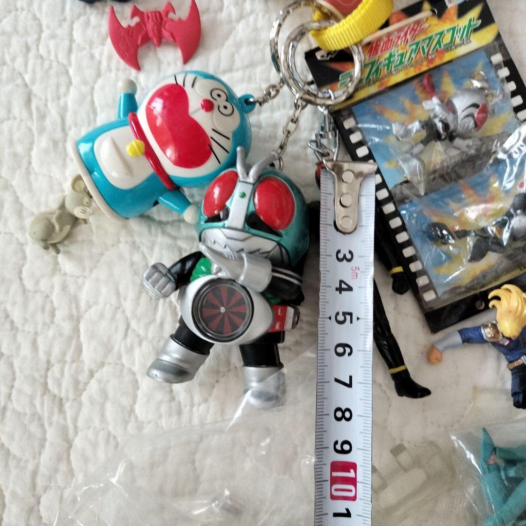 まとめ売り　仮面ライダー　キーホルダー　北斗の拳　ドラえもん　フィギュア　24個 まとめ売り 仮面ライダー キーホルダー 北斗の拳 ドラえもん