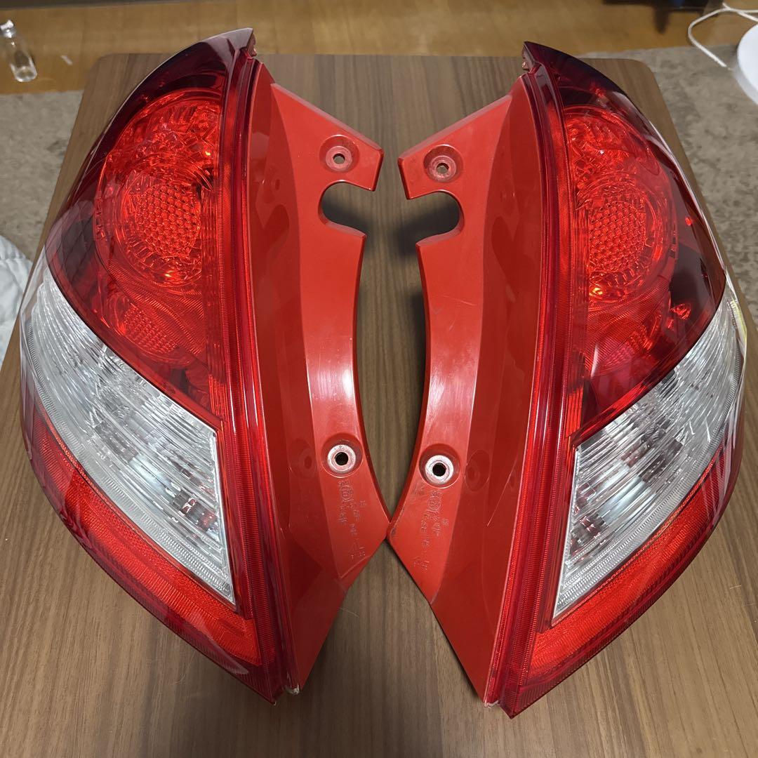 zc32s スイフトスポーツ　テールランプ 左右セット