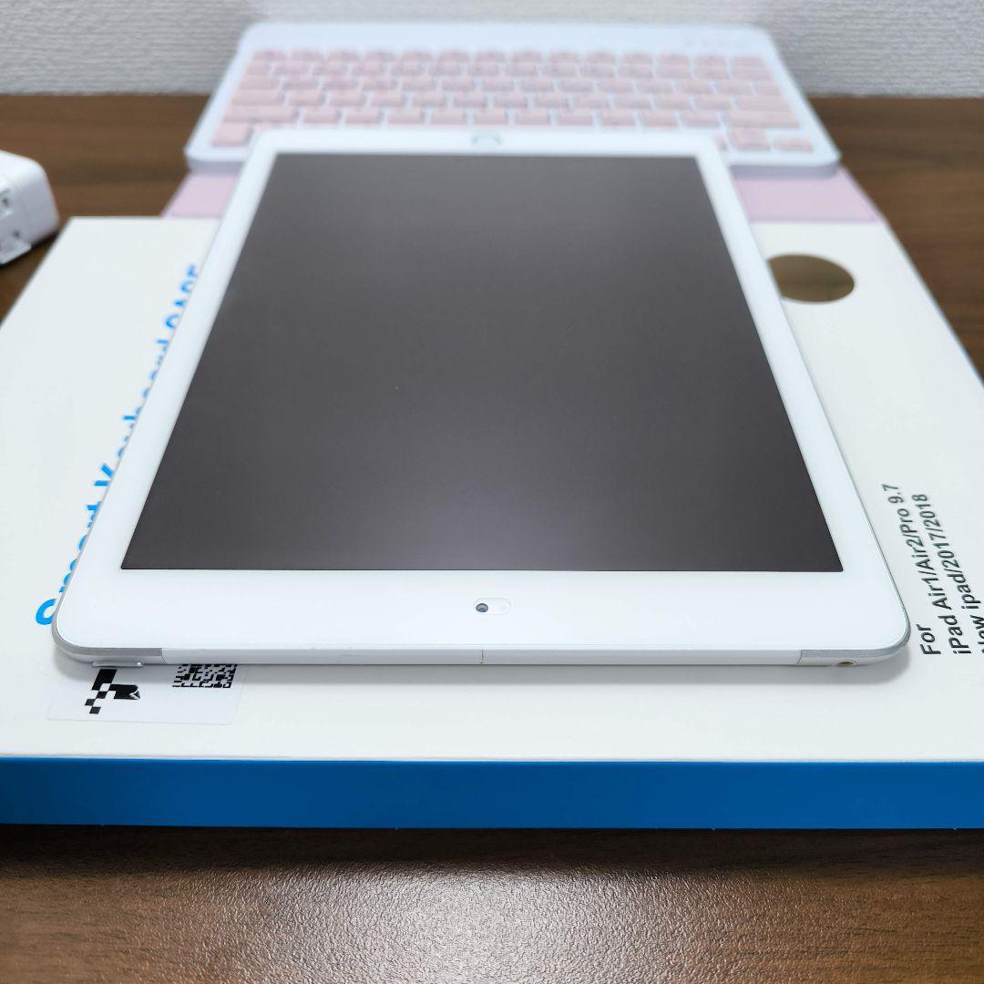 iPad 第6世代 Simフリー 32GB ケースとキーボードセット - メルカリ