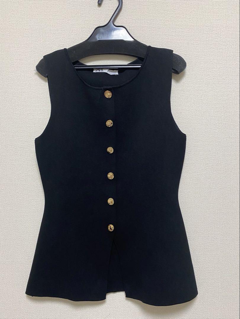 新作⭐︎ZARA ベルト テクスチャー ベスト XS ブラック ゴールドボタン 新作⭐︎ZARA ベルト テクスチャー ベスト XS ブラック ゴールド
