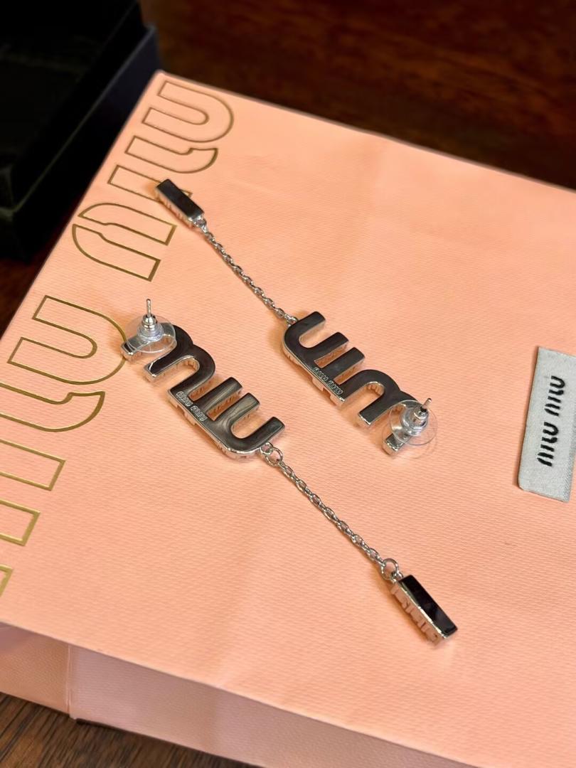 miumiu クリスタルチャーム付　ピアス