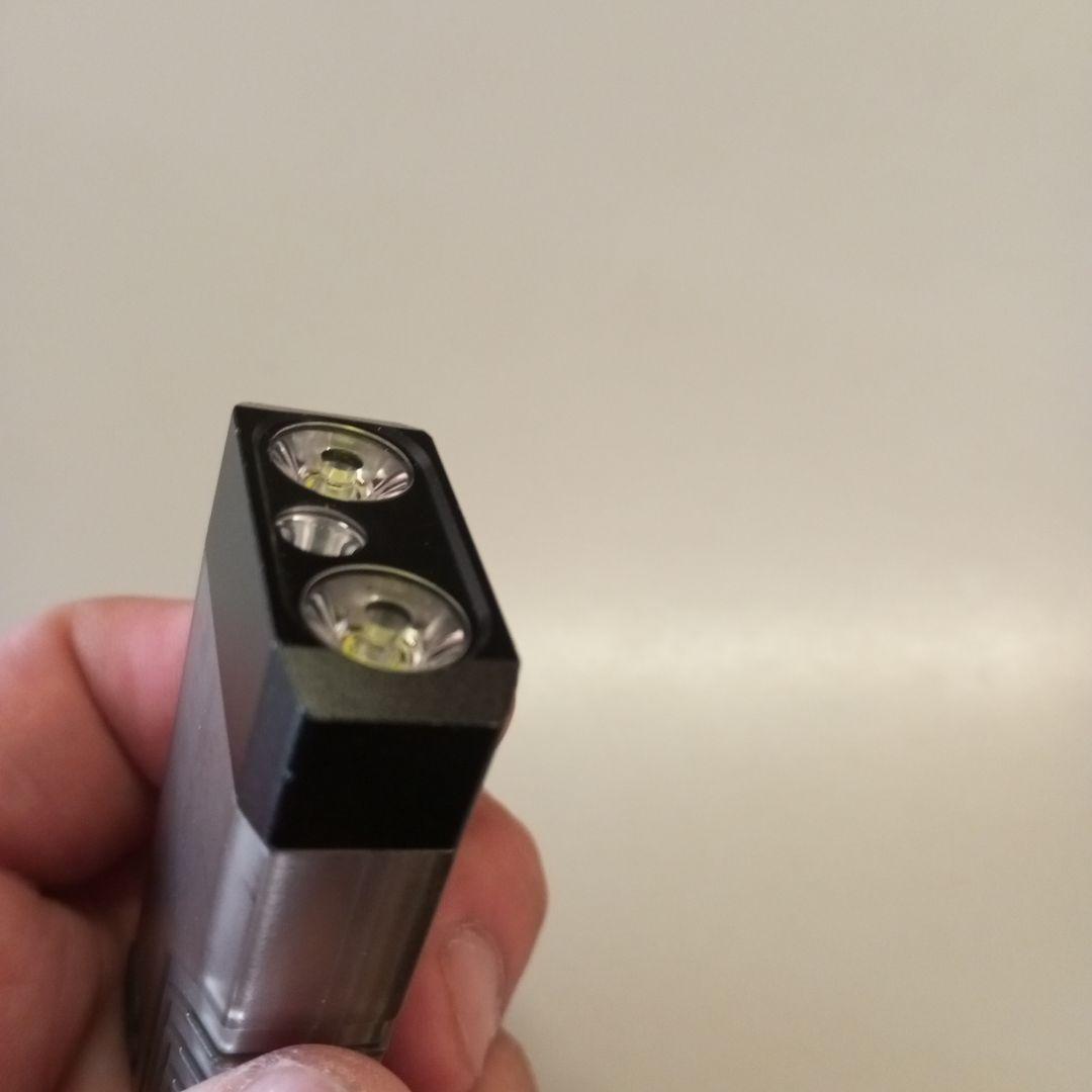 Model V10 LEDライト カラビナ付き