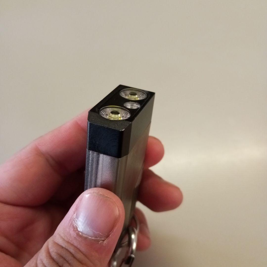 Model V10 LEDライト カラビナ付き