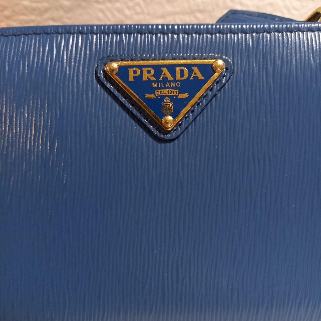 PRADA 二つ折り財布 青 レザー製　美品