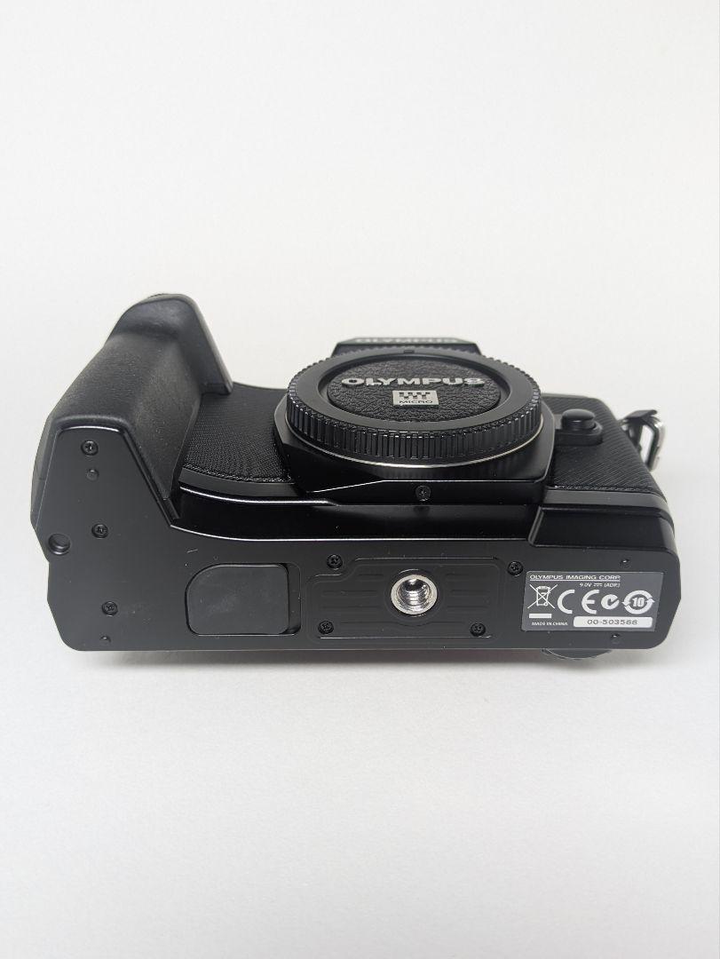 【超美品 シャッター回数1652回】オリンパス　OM-D E-M5 グリップ付き