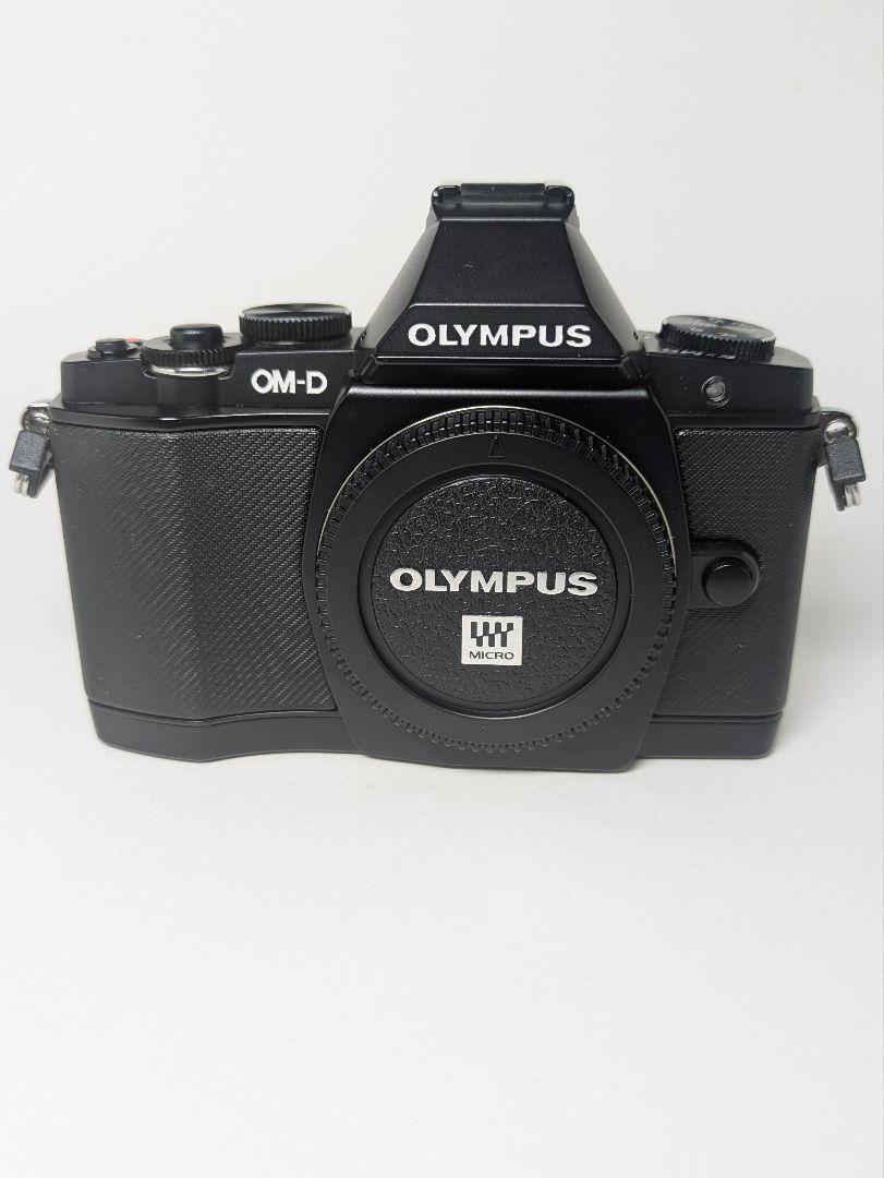 【超美品 シャッター回数1652回】オリンパス　OM-D E-M5 グリップ付き