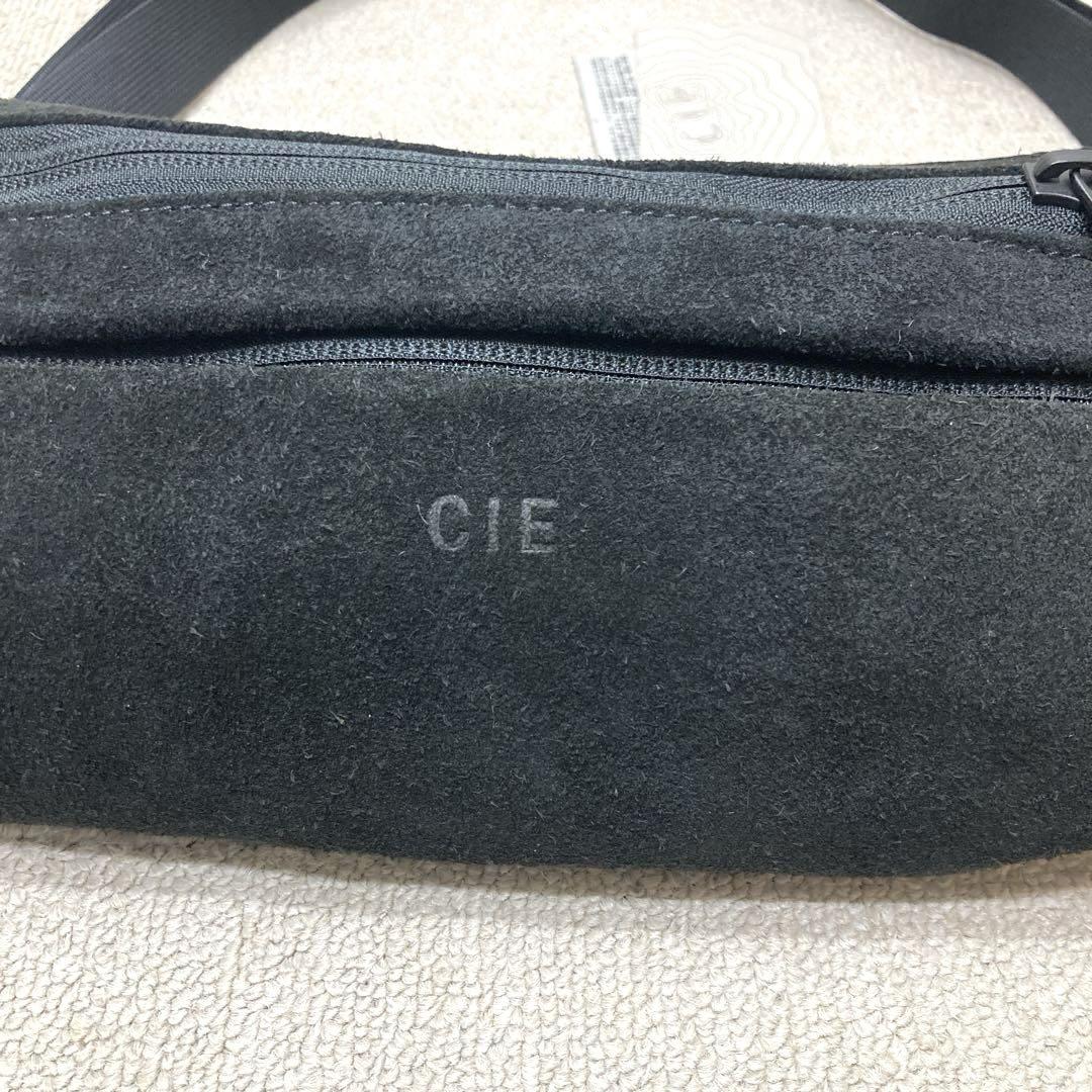 新品　CIE ボディバッグ　スエード　ブラック　ユニセックス　コンパクト