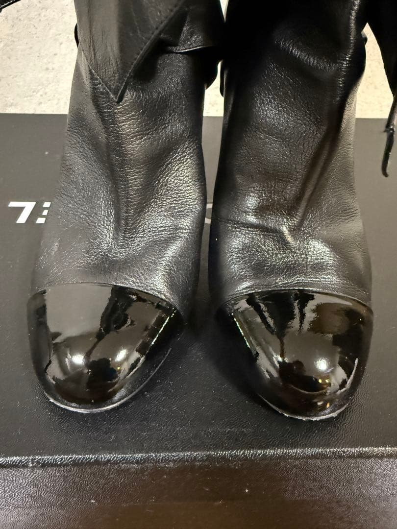 シャネル リボン付き黒ロングブーツ美品 シャネル リボン付き黒ロングブーツ美品