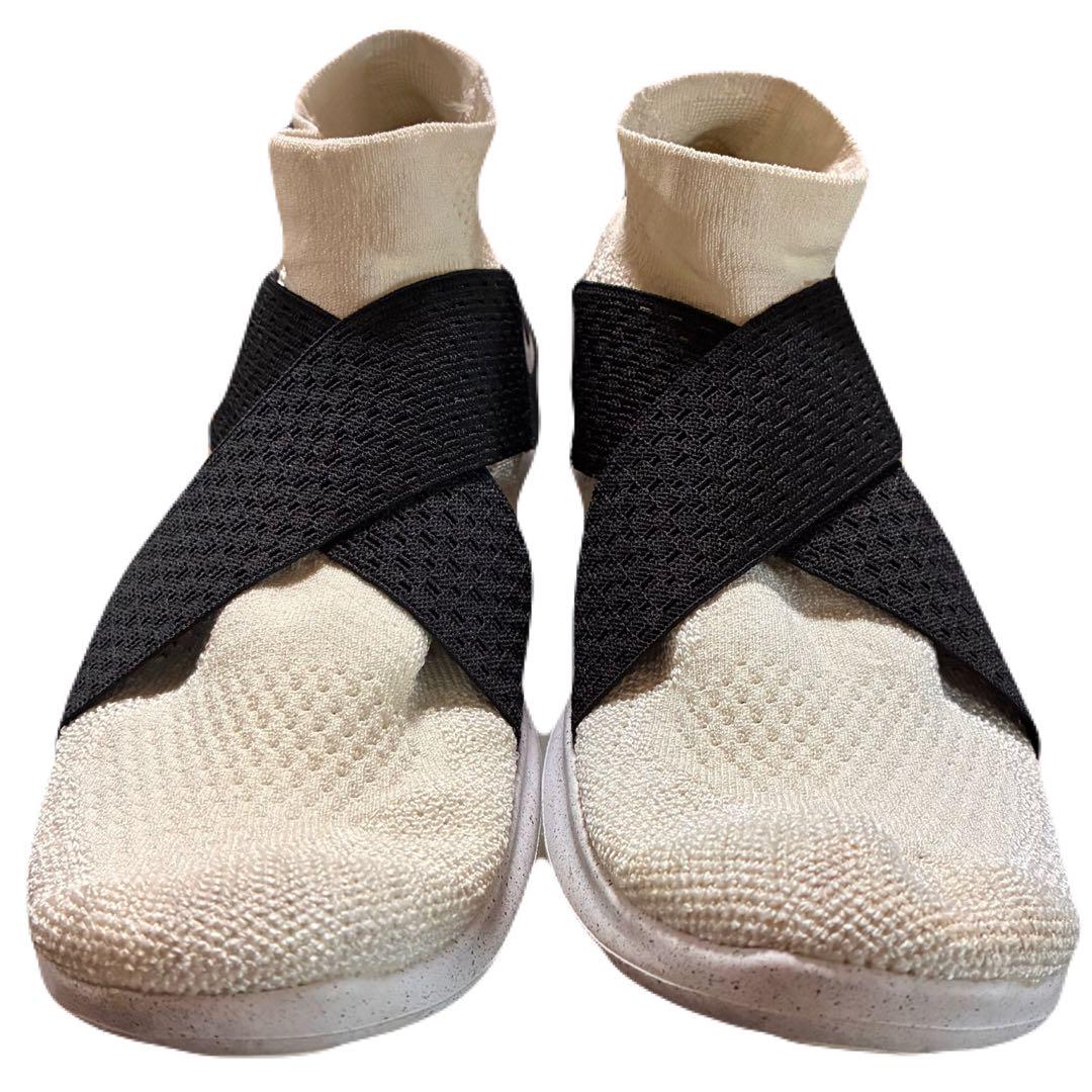 美品NIKE ナイキ フリーランモーションフライニット 24 ホワイト