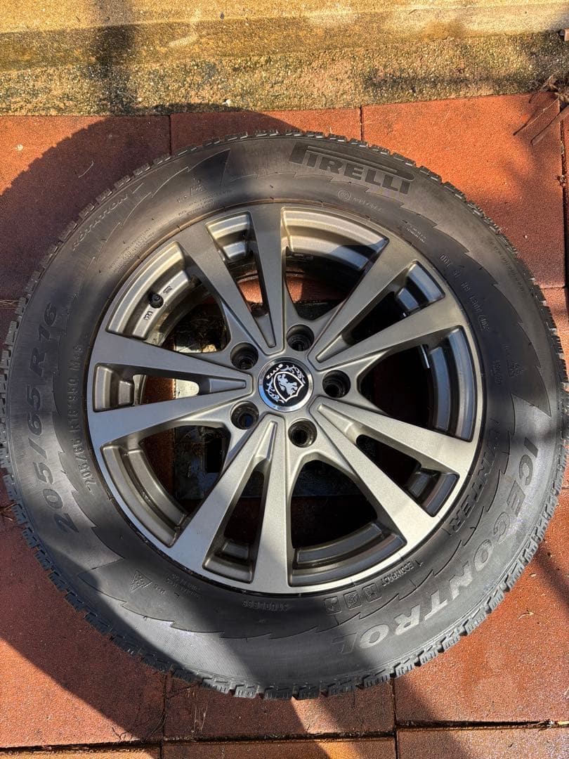 スタッドレスタイヤ