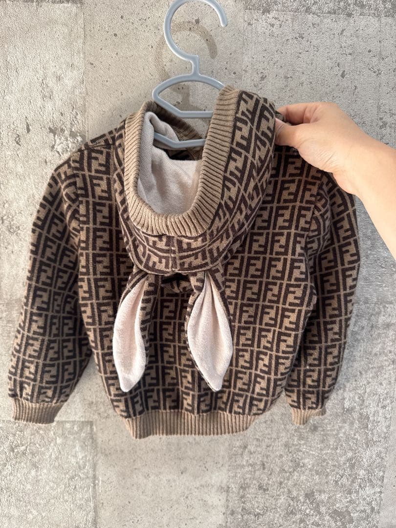 FENDI ベビーウサギ耳ニットアウター FENDI ベビーウサギ耳ニットアウター