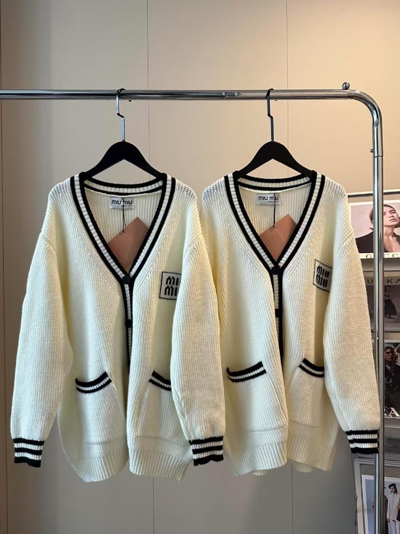 MiuMiu カーディガン·コート