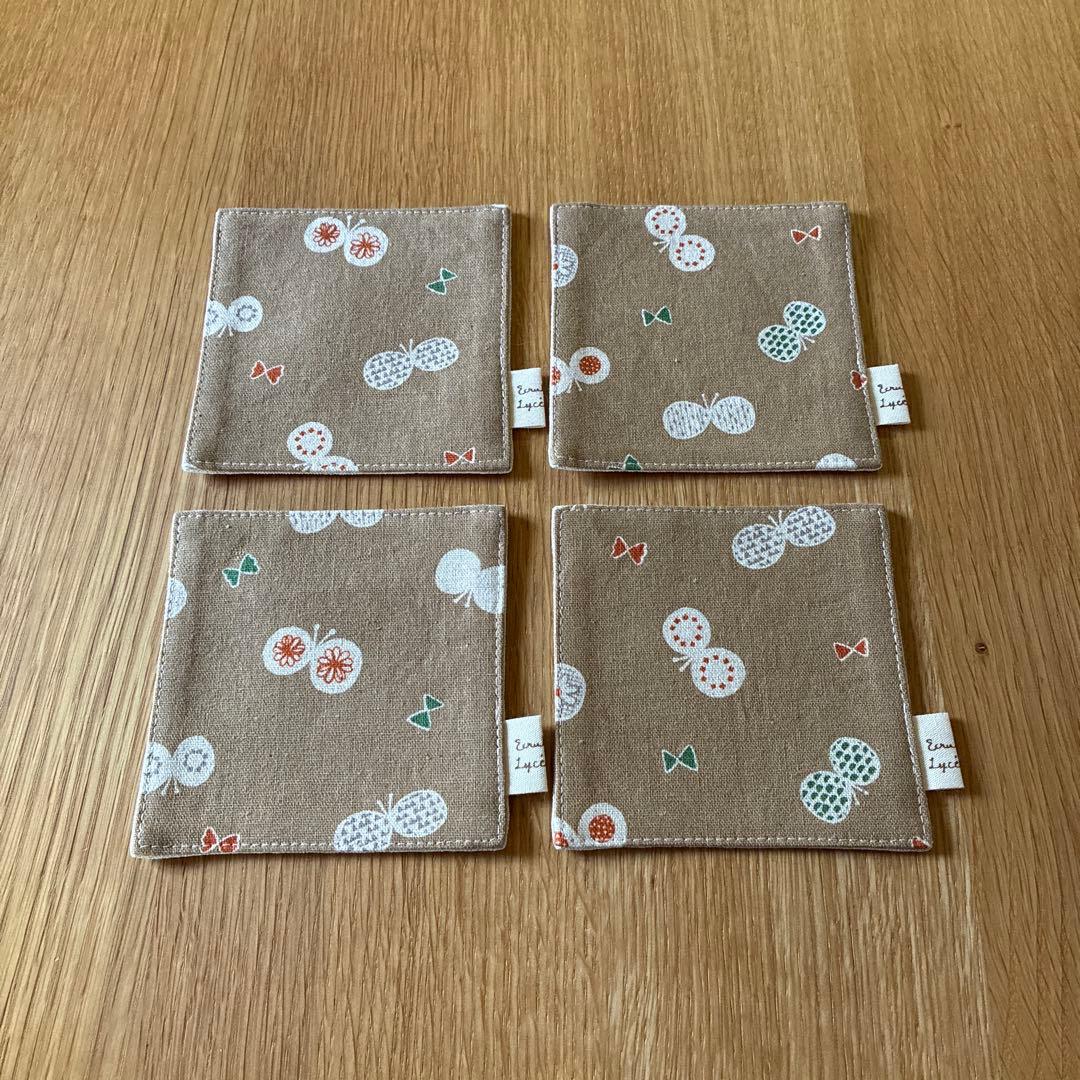 ハンドメイドコースター 4枚 北欧 ちょうちょ柄 モカ ハンドメイドコースター 4枚 北欧 ちょうちょ柄 モカ