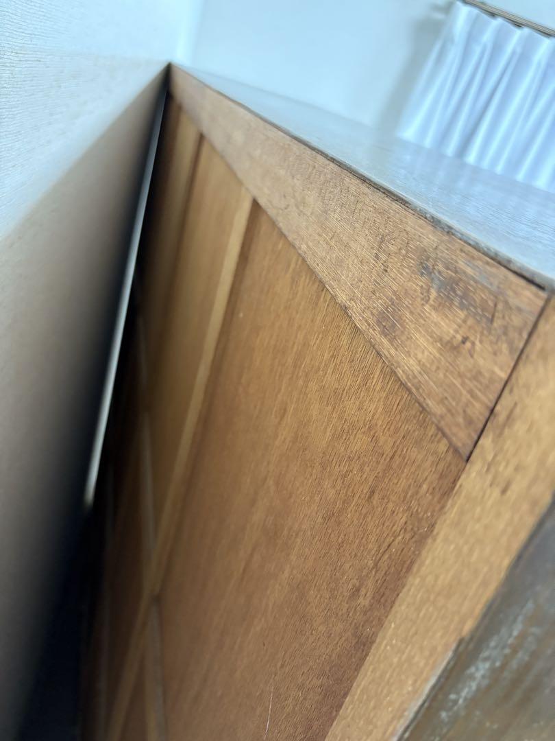 昭和の家具職人が作ったガラス扉の木製本棚 （引出し付き